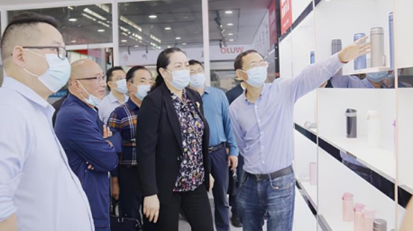 婁底市人大常委會(huì)副主任李有才調(diào)研湖南康鈦爾