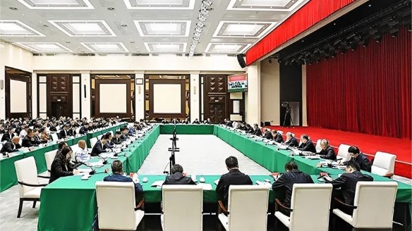 肖志海主席參加自治區(qū)促進(jìn)民營經(jīng)濟(jì)高質(zhì)量發(fā)展座談會(huì)